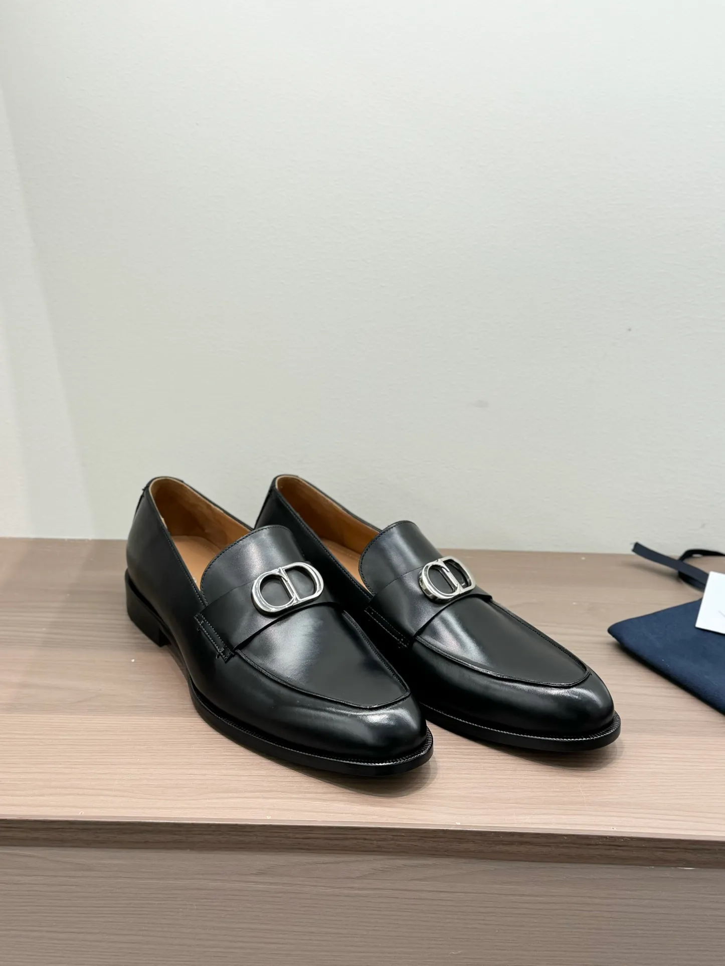 [Dior] Top P: 960💰 Standard code 39-44 (38.45.46 custom-made, non-returnable and non-exchangeable) Dior Dior's latest high-end men's boutique casual leather shoes, imported cowhide upper, water-dyed cowhide lining, imported leather outsole, perfect details are impeccable.